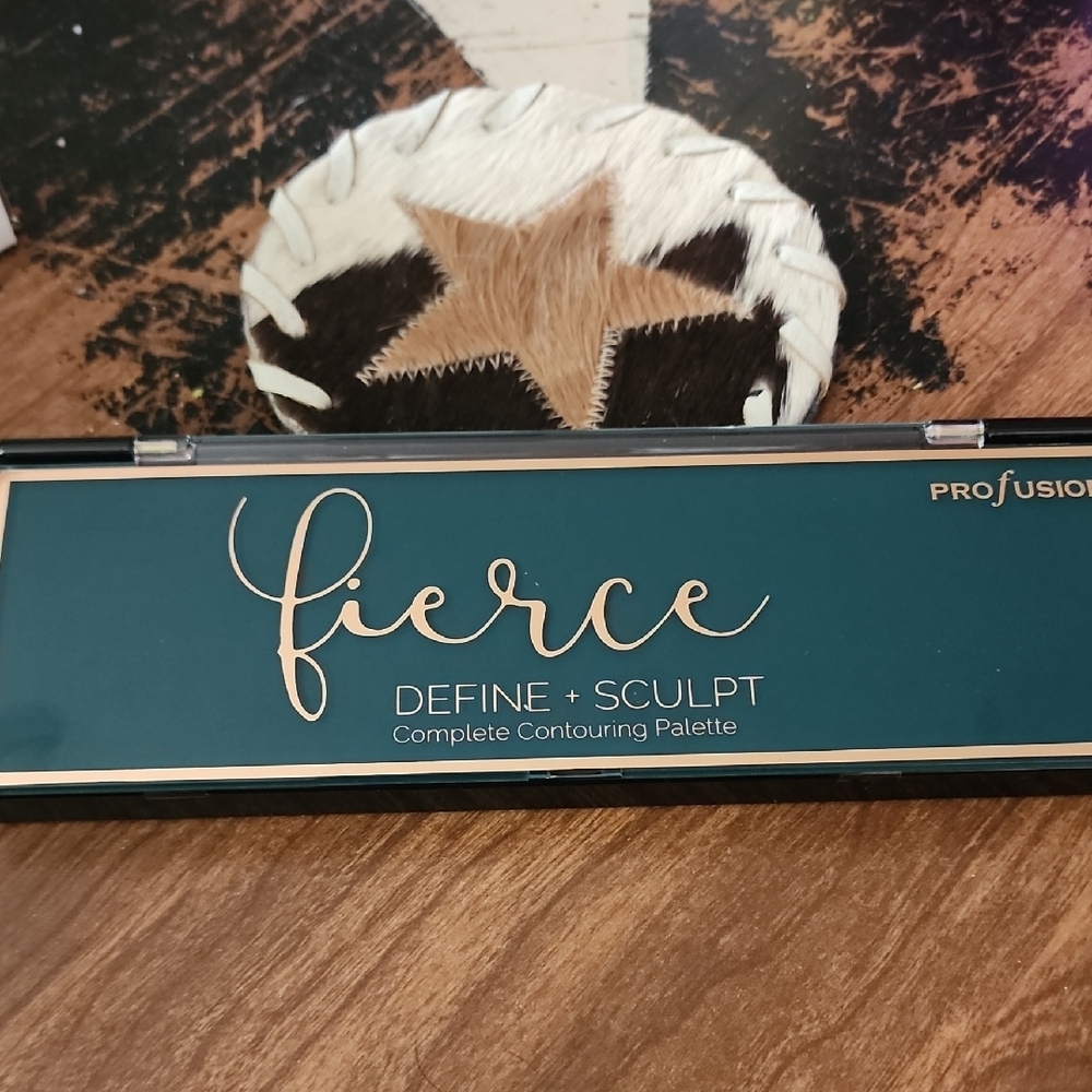 Profusion Cosmetics Fierce Define + Sculpt Contouring Palette With Brush NEW!